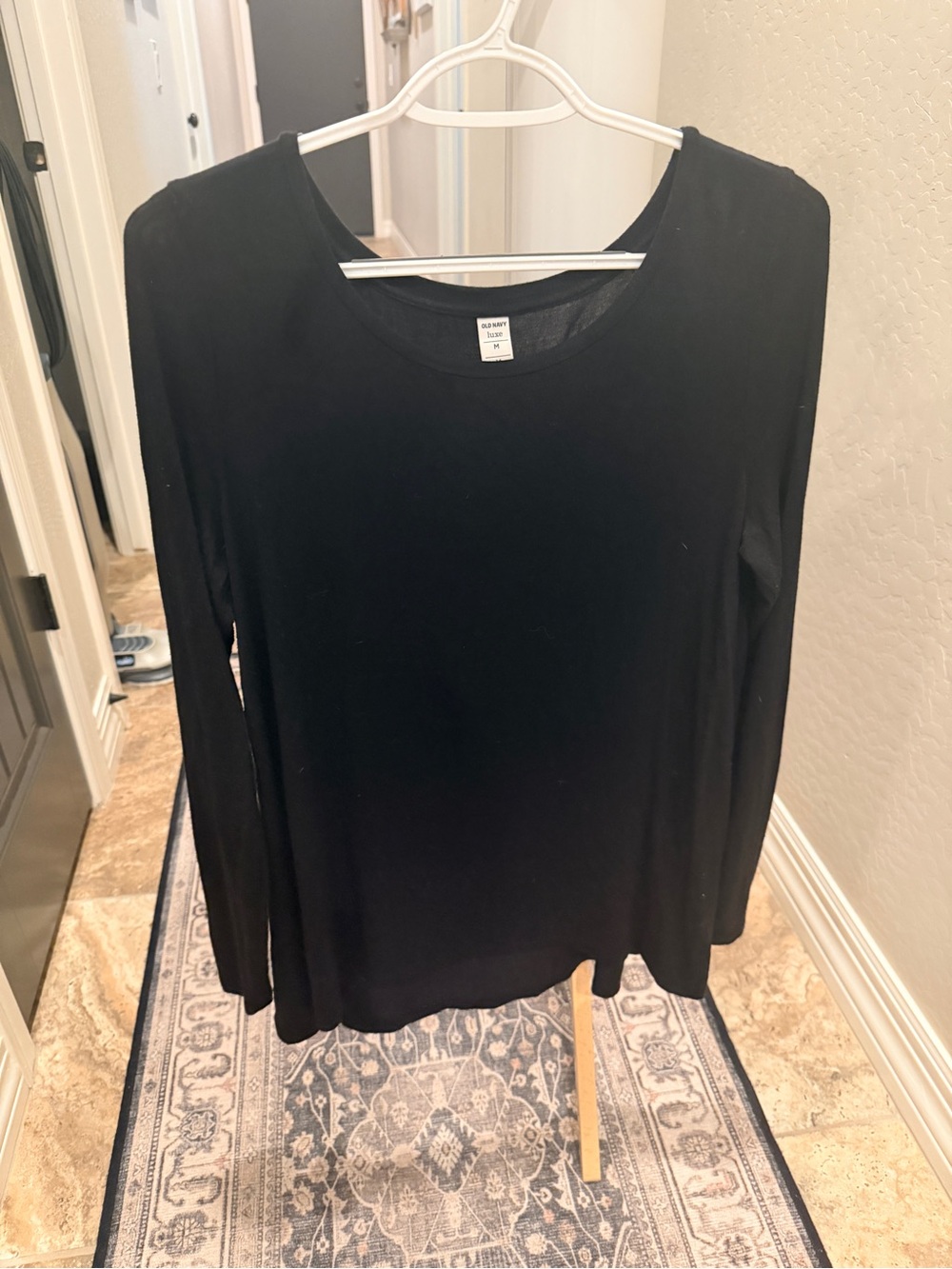 Old Navy Black Long-Sleeve Crewneck Top